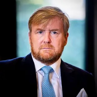 samen komen wij er uit; tweet van carice 2010; ik zit nu policestation aangifte todoeun; sou dit nu de enige 2 echte sms zinzijn? voor justitie vvd yesslie kuss wel tot knoops aan toe; jatten mag