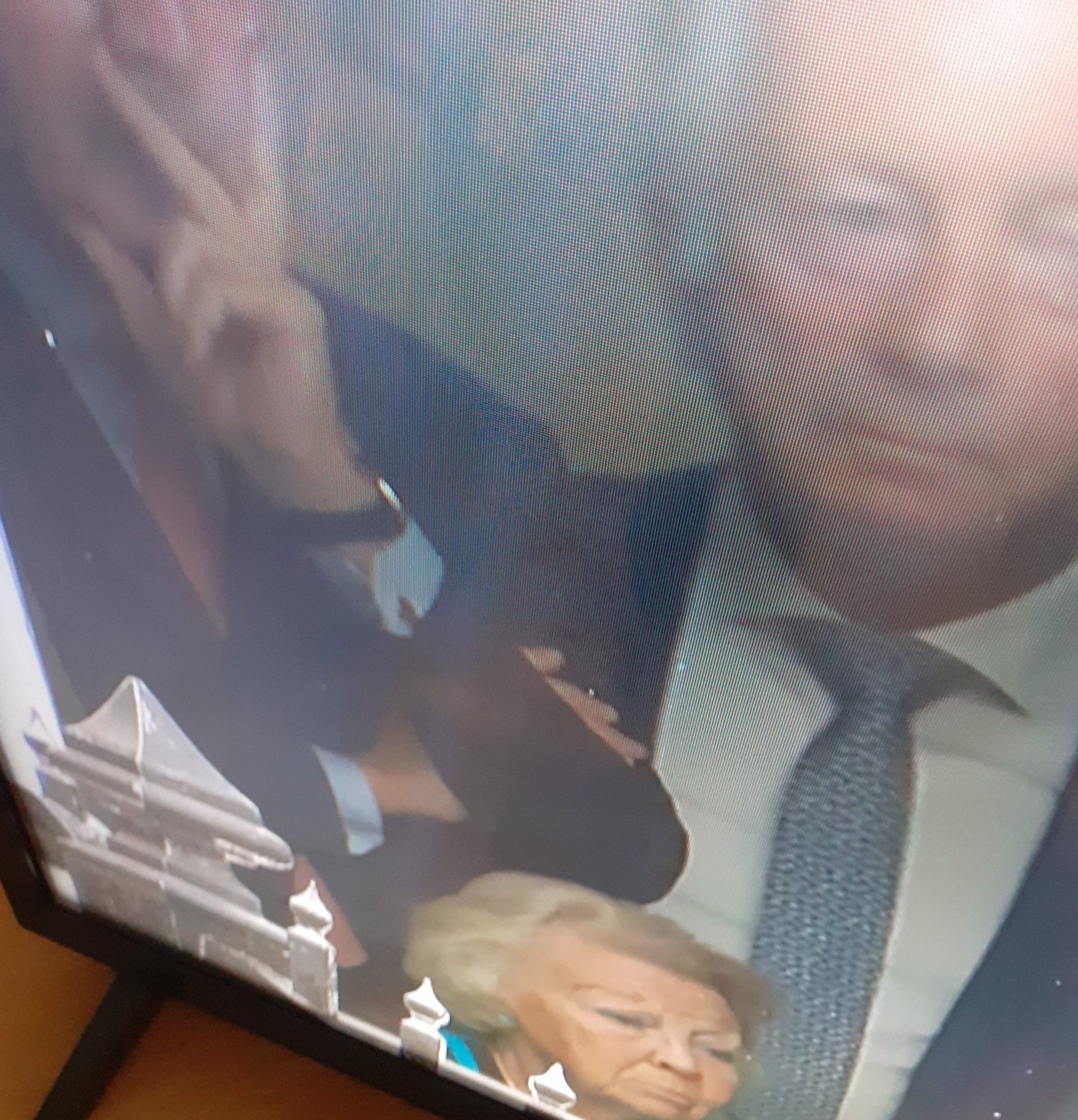 HEMELVAARTDAG, HANS GROET …WIEGEL.WIEG..PA TROON…NIEUWE GRONDWET?…SCHRANSEN OF BIJE LKAAR BLIEF’N
